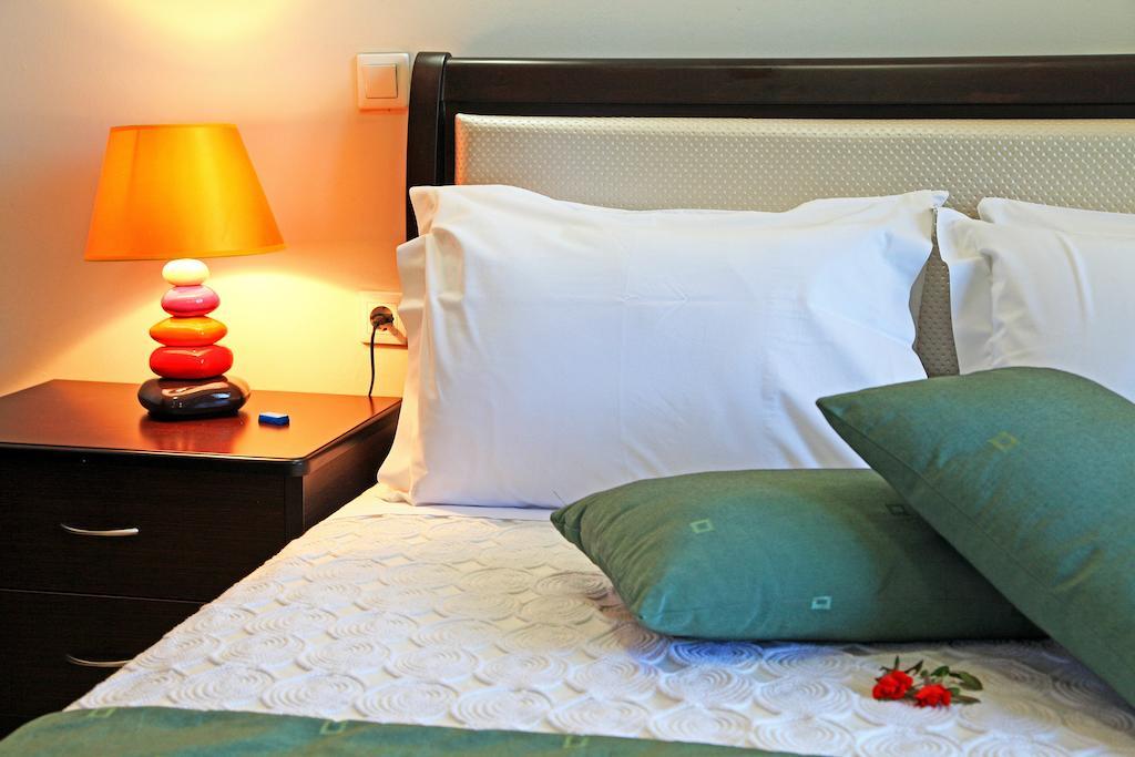 Dionysus Apartments & Suites Ierissos Chambre photo