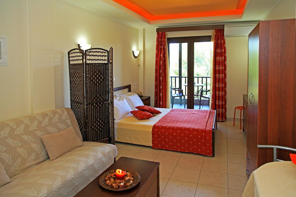 Dionysus Apartments & Suites Ierissos Chambre photo